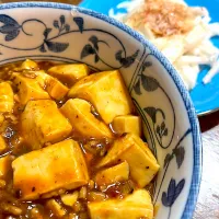 Snapdishの料理写真:麻婆豆腐丼　長芋サラダ|TODOさん