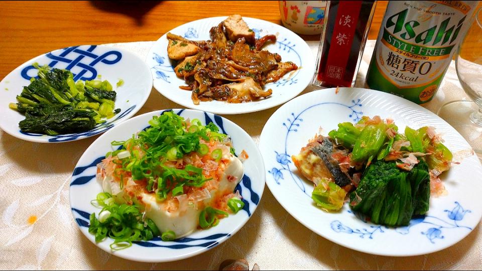 3/3の夕食
残業おつかれさまで乾杯✨🍻🎶
冷蔵庫にあるもので家飲みです