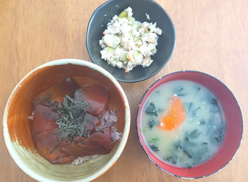 2023 0218　鮪の漬け丼　卯の花　ほうれん草とにんじんのお味噌汁|いもこ。さん