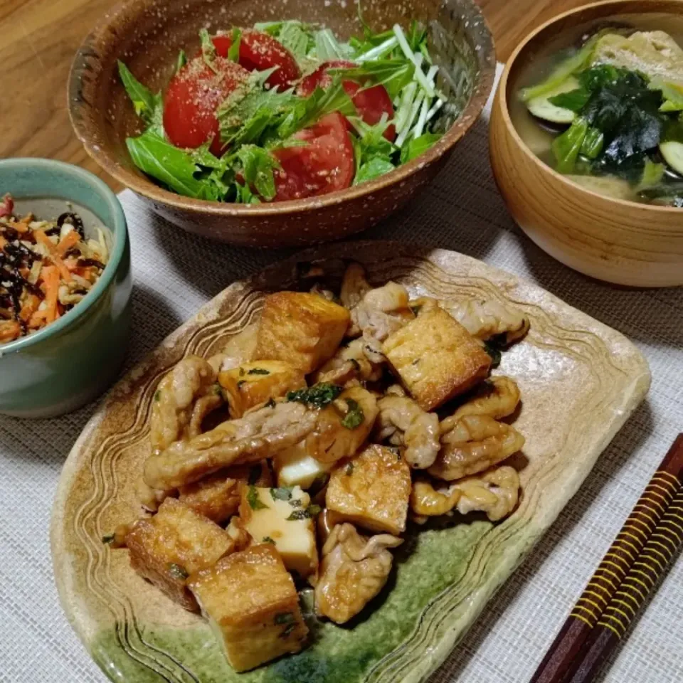 shinkuさんのレシピ
豚肉と厚揚げの照り焼き大葉まみれ
水菜とトマトのサラダ　
切り干し大根と人参の塩昆布ナムル
味噌汁
納豆|上海ひまわりさん