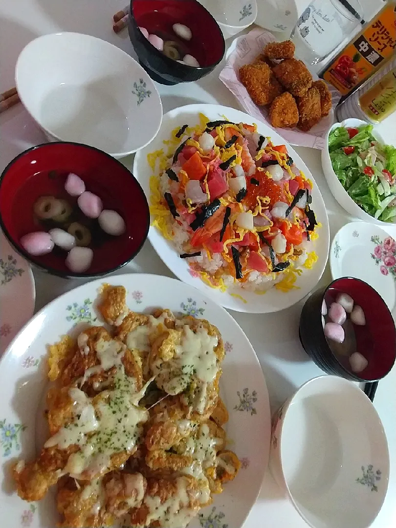 夕食(*^^*)
ちらし寿司
豚ヒレチーズピカタ
カジキフライ
サラダ🥗
お吸い物|プリン☆さん