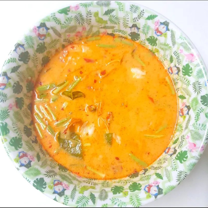 spicy hot & sour herb soup (tomyum kung)🦐🦐|patlovestocookさん