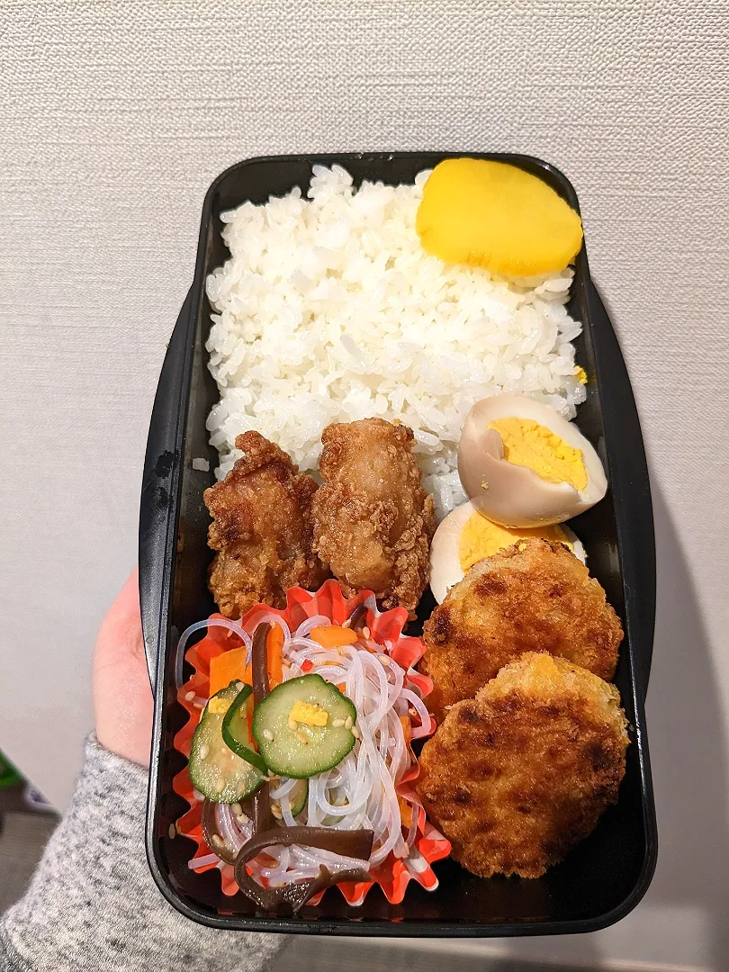 Snapdishの料理写真:揚げ物弁当|きゅーさん