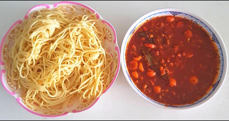 spaghetti tomato sauce with minced chicken & sausage🍝🍅
