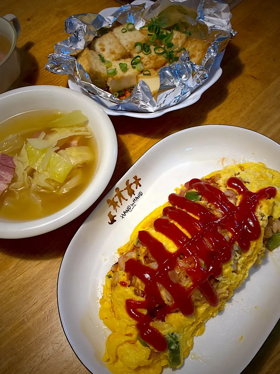 オムライスとベーコンとキャベツのスープと、焼き厚揚げ|もえさん