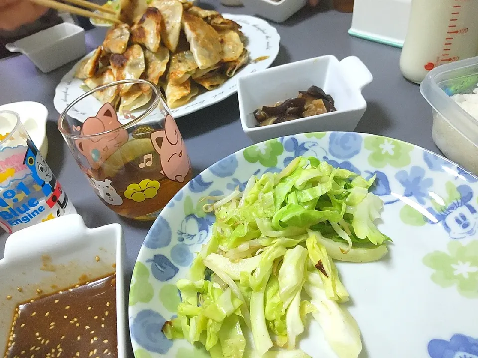 たたみ餃子
椎茸の甘辛煮
キャベツともやし炒め|尚さん