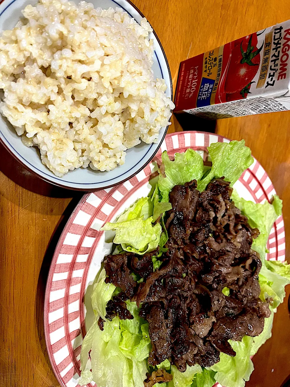 映画 カラー・アウト・オブ・スペース-遭遇- を観ながら #夕飯 ロウカット玄米ご飯、ビーフ塩焼き、レタス、トマトジュース|ms903さん