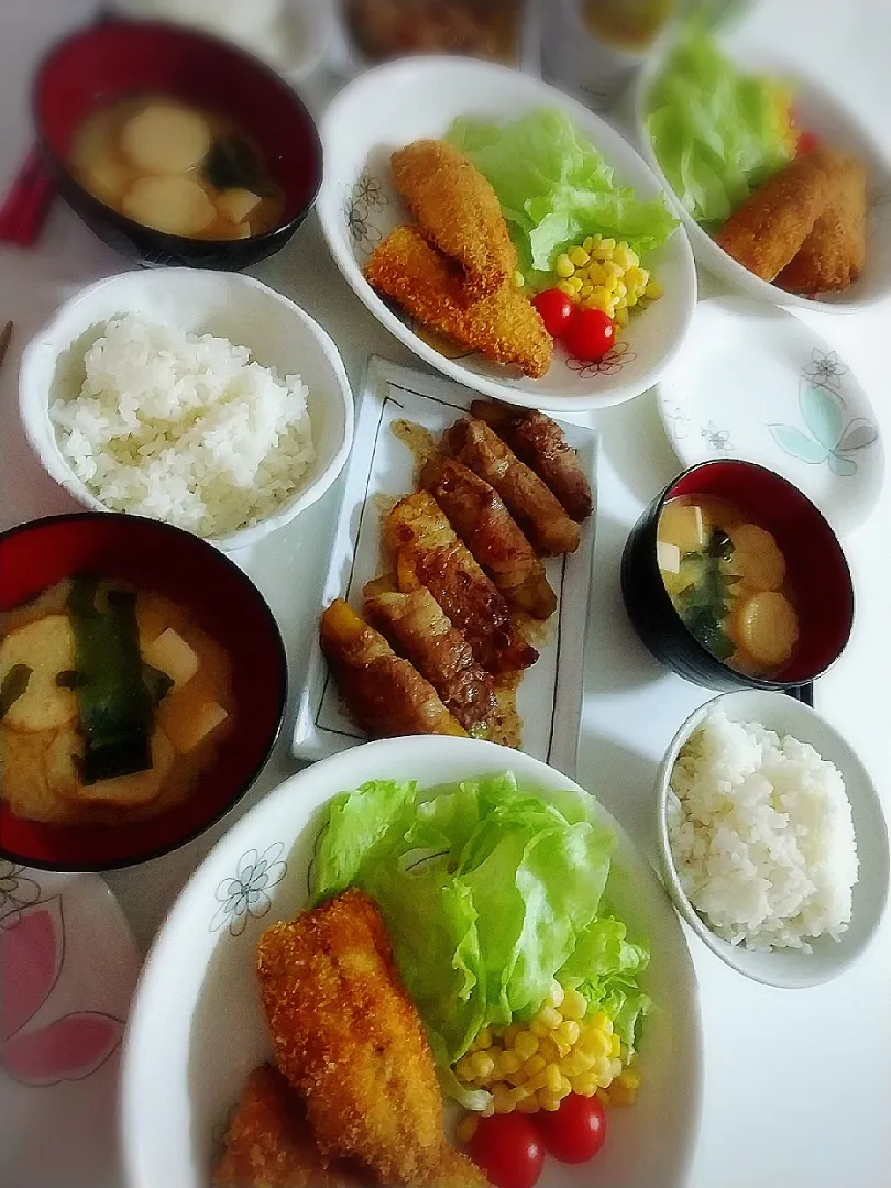 Snapdishの料理写真:夕食(*^^*)
アジフライ&サラダ🥗
肉巻きじゃがいも
お味噌汁(豆腐、ワカメ、お麩)
いちご🍓|プリン☆さん