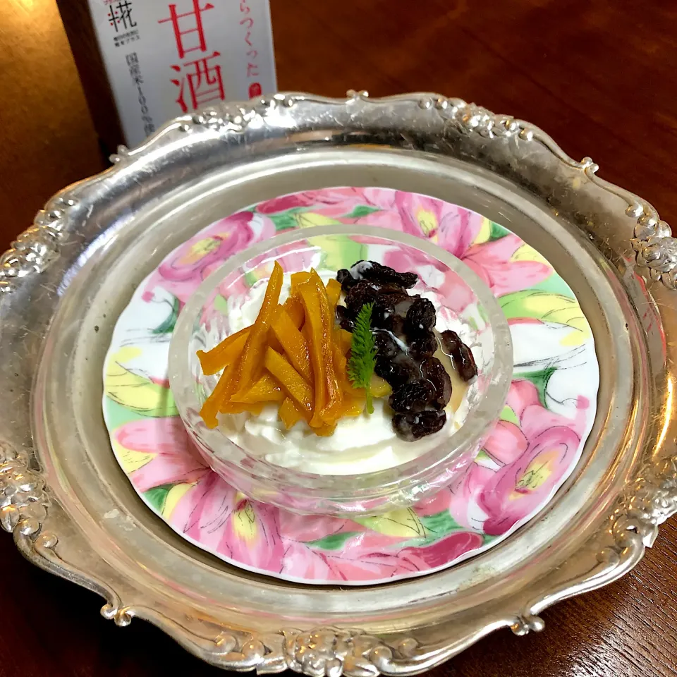 Snapdishの料理写真:ギリシャヨーグルト麹甘酒ドライマンゴー🥭レーズン🍇|henryさん