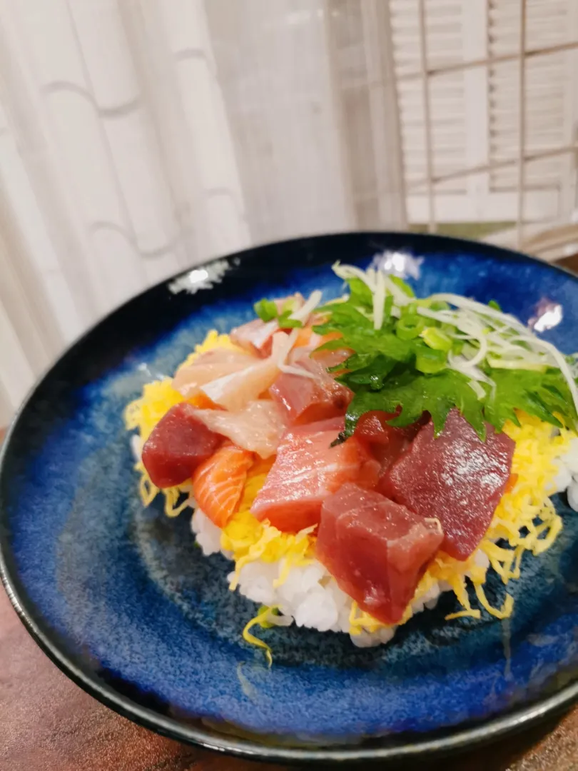 海鮮丼👌グ〜です☺️|ペンギンさん