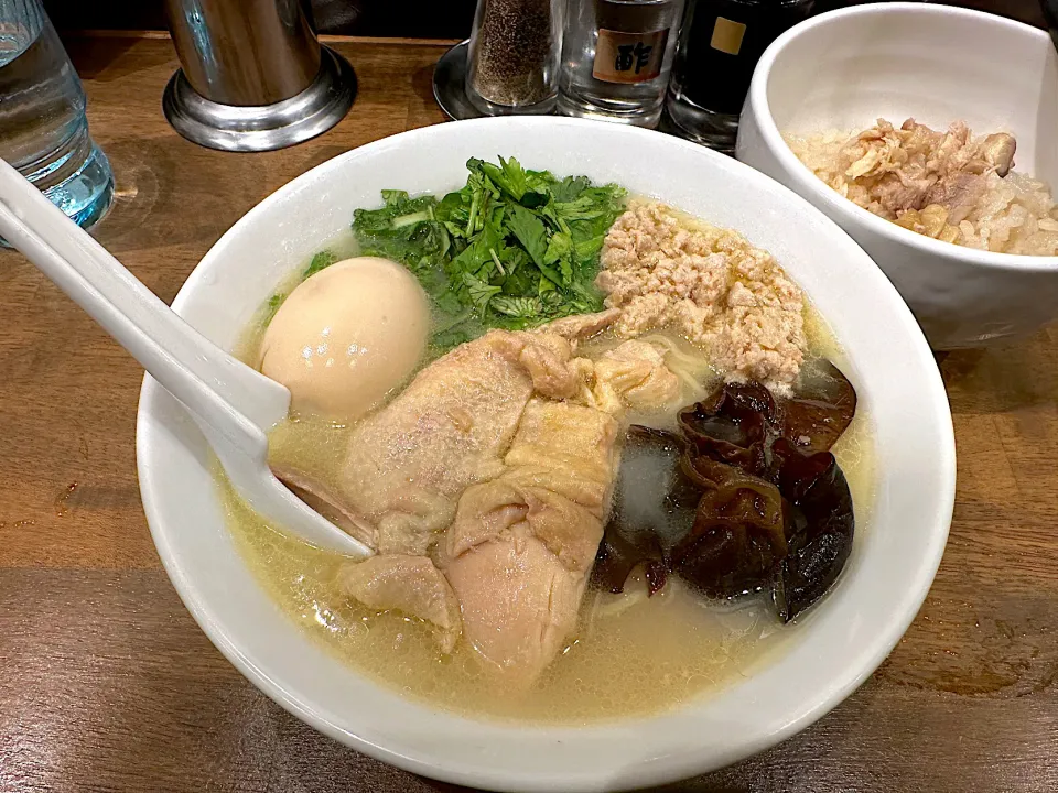 Snapdishの料理写真:味玉鶏白湯らーめん＋鳥ダシご飯|マハロ菊池さん