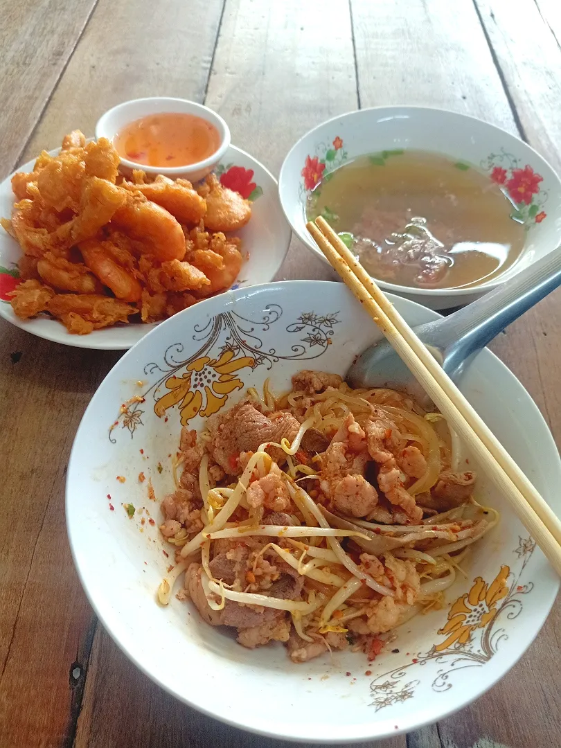 Tom Yum Noodle w/ Pork & Crispy Deep-fried Shrimps 🍜🦐|An'leeさん