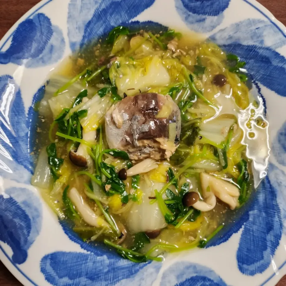 白菜とサバ缶としめじと豆苗の煮物|ひろにぃさん