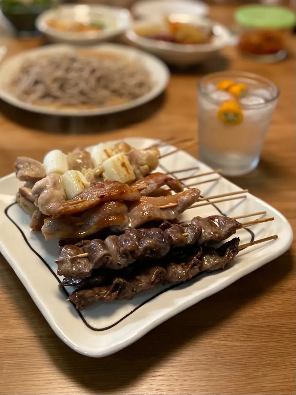 3/5の夕食　焼鳥と蕎麦を焼酎金柑割り|yoneさん