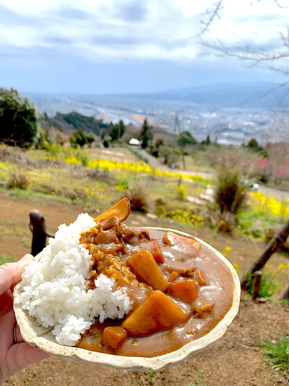 お外で食べるカレーの美味しい事！|ツナコさん