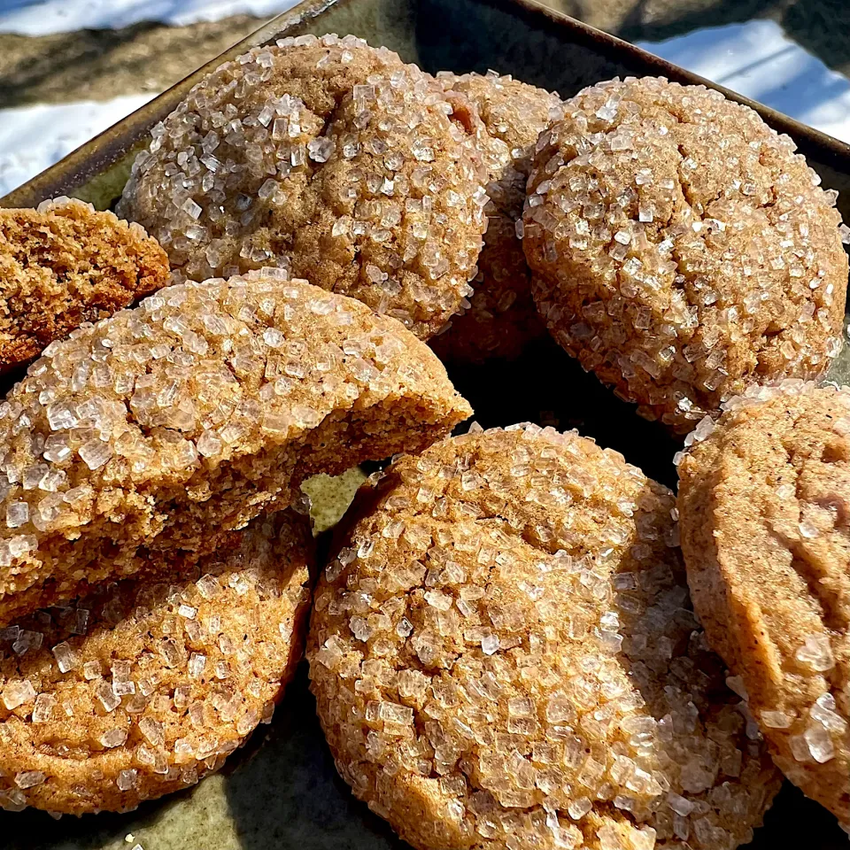 Gingerbread cookies with sanding sugar|Dean M Rogersさん