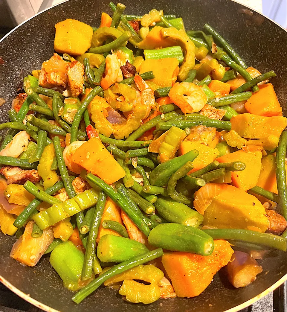 Snapdishの料理写真:Filipino Pinakbet 😋 veggies-ampalaya, kabocha squash, eggpalnt, string beans, okra, with shrimp and crispy pork|🌺IAnneさん