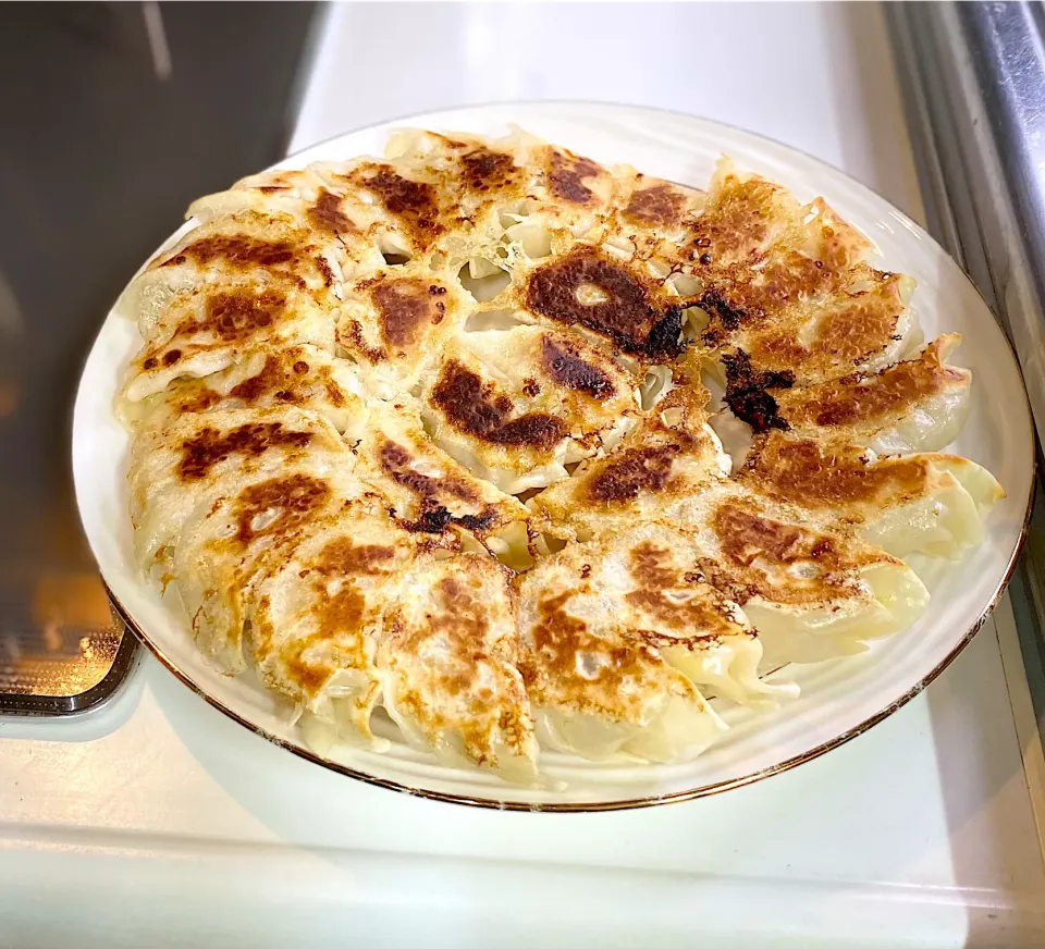 カレー風味の餃子を味変に♪|かっちゃん杉さん