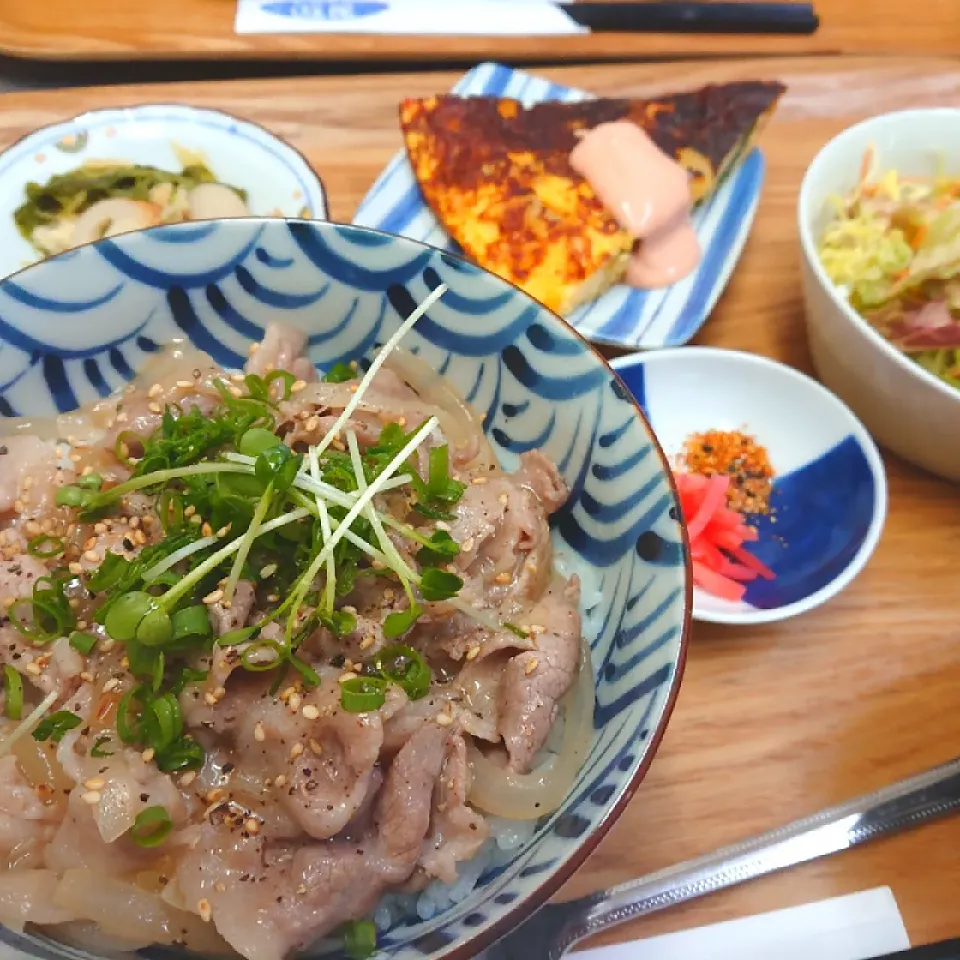 Snapdishの料理写真:今日の旬ランチはネギ塩豚丼|清水悦子さん