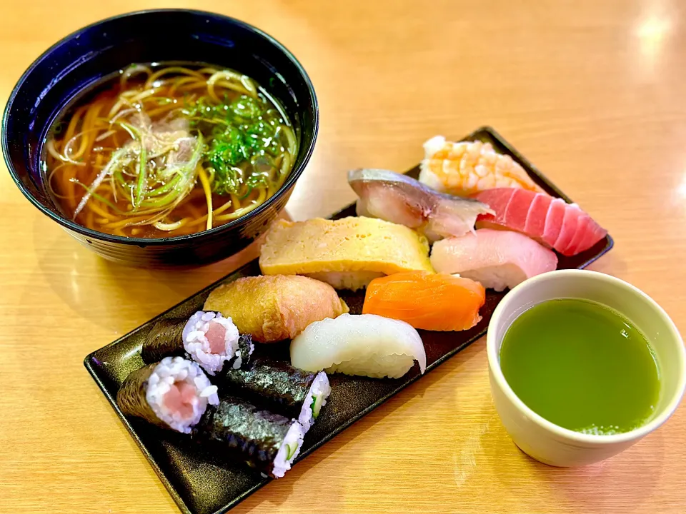 スシローの平日ランチセット680円🍣🍜|にゃあ（芸名）さん