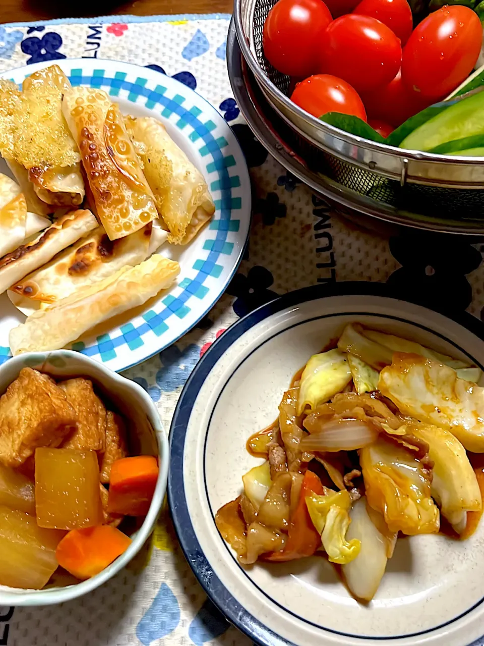 野菜炒め　大根と厚揚げの煮物　ハムとチーズの餃子巻き　サラダ🥗|4jinoanataさん