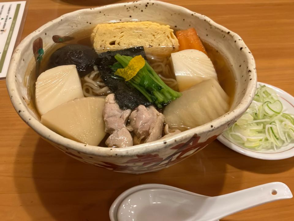 おかめそば（大盛り＋240円）