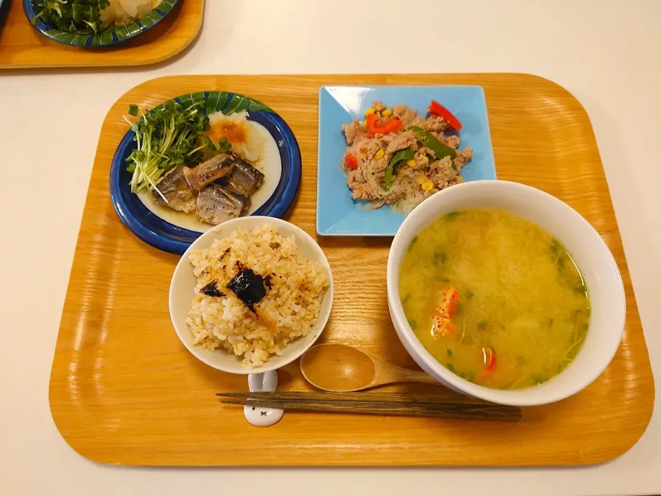 今日の夕食　いわしの水煮缶、ひき肉と春雨の塩麹炒め、玄米、花咲ガニてっぽう汁🦀|pinknari🐰🌈さん