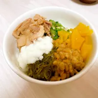 Snapdishの料理写真:ねばねば丼|みにさん