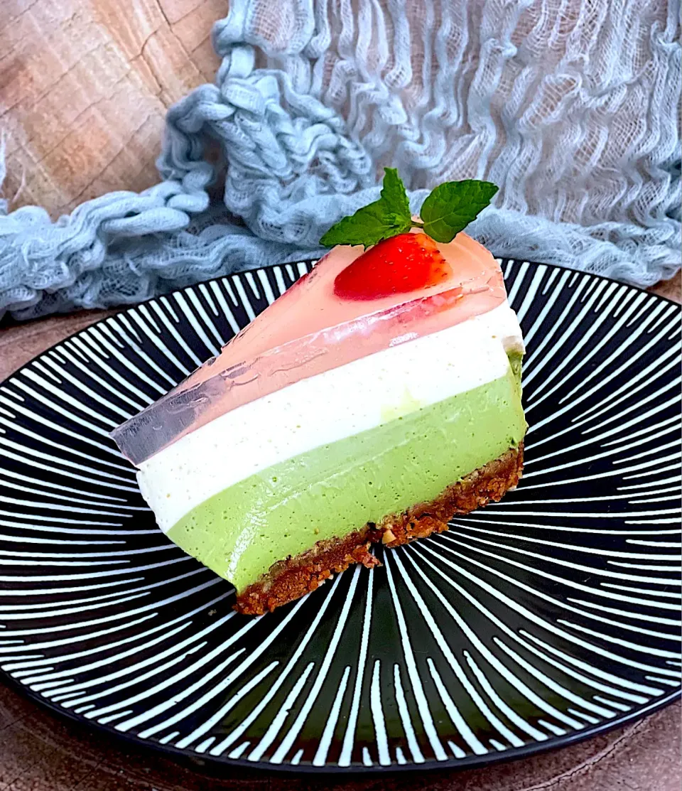 Tofu cheesecake, matcha, vanilla, rose water jelly and strawberry|12Dragonさん