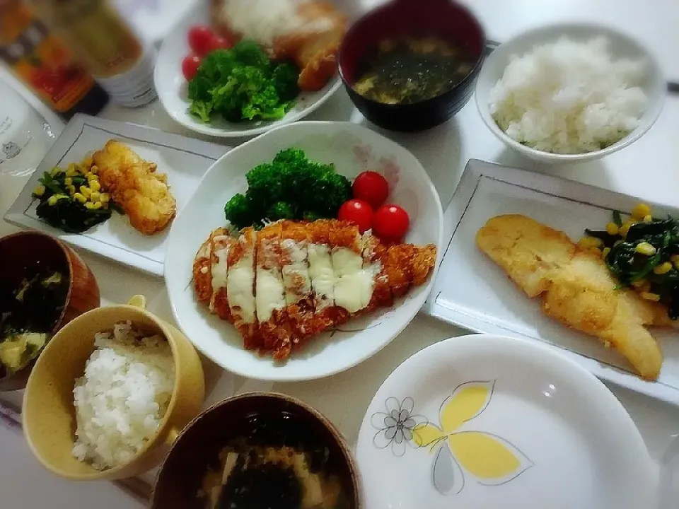 夕食(*^^*)
チーズチキンカツ&サラダ🥗
カラスカレイとほうれん草とコーンバターソテー
お味噌汁(卵、豆腐、海苔フレーク)|プリン☆さん