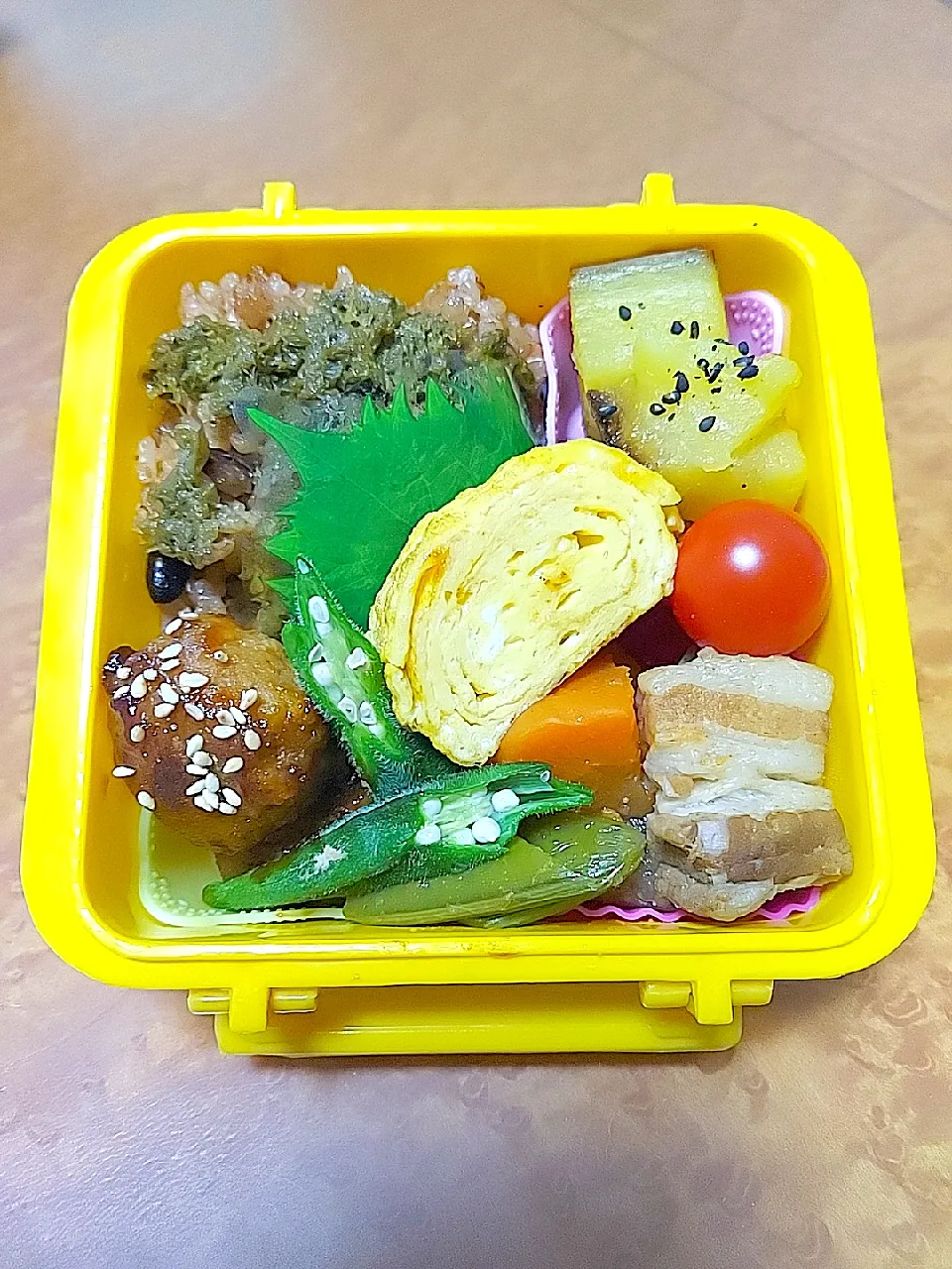 お弁当✨

酵素玄米　ふきみそ　焼き芋　トマト
大根豚バラ煮　オクラ　玉子焼
肉団子|Keiさん