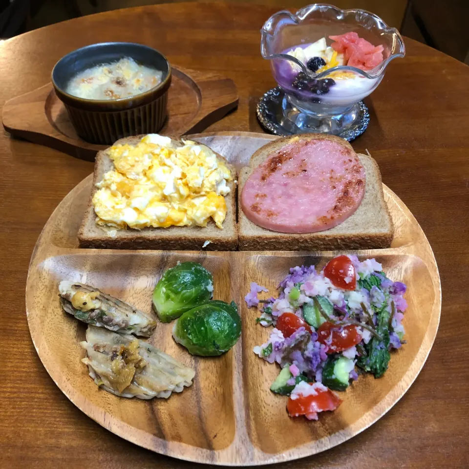 Snapdishの料理写真:henryさんの料理 モーニングプレート💐麹甘酒ヨーグルト|henryさん