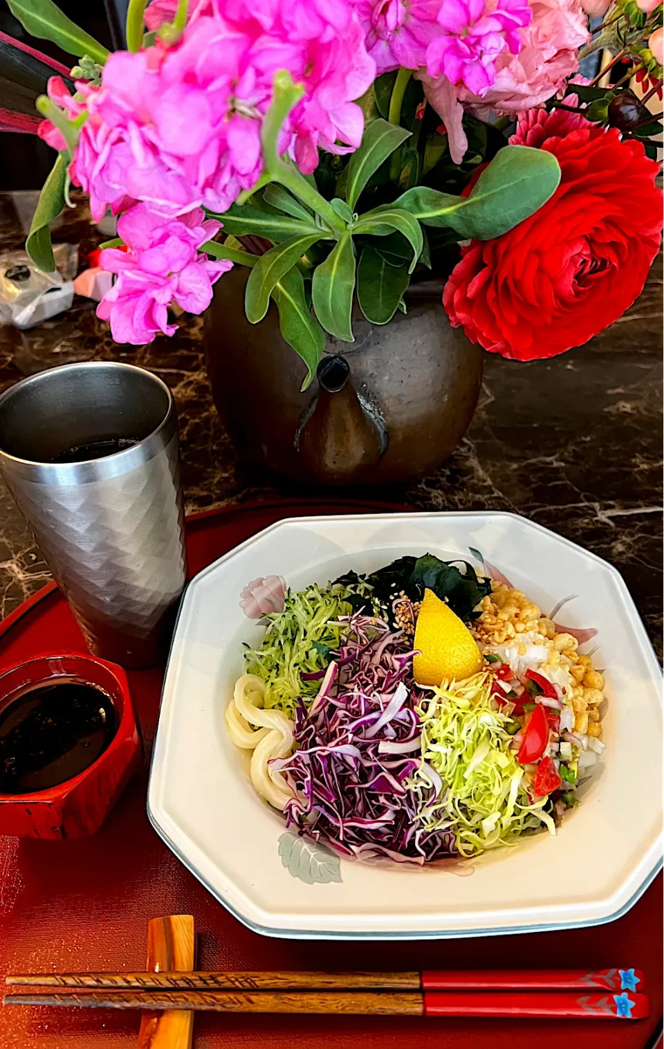 朝ごはん🍀レモン冷やしうどん。昨夜の残ったお野菜たちと…♥️|💍ごはん🍚さん