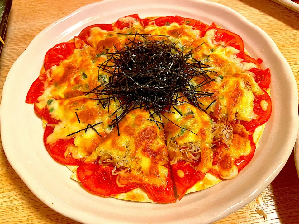 しらすの薄焼きピザ|とみさんさん