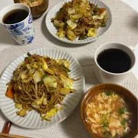 Snapdishの料理写真:焼きそば　トマトスープ|ぽんさん