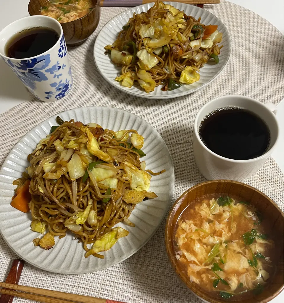 Snapdishの料理写真:焼きそば　トマトスープ|ぽんさん