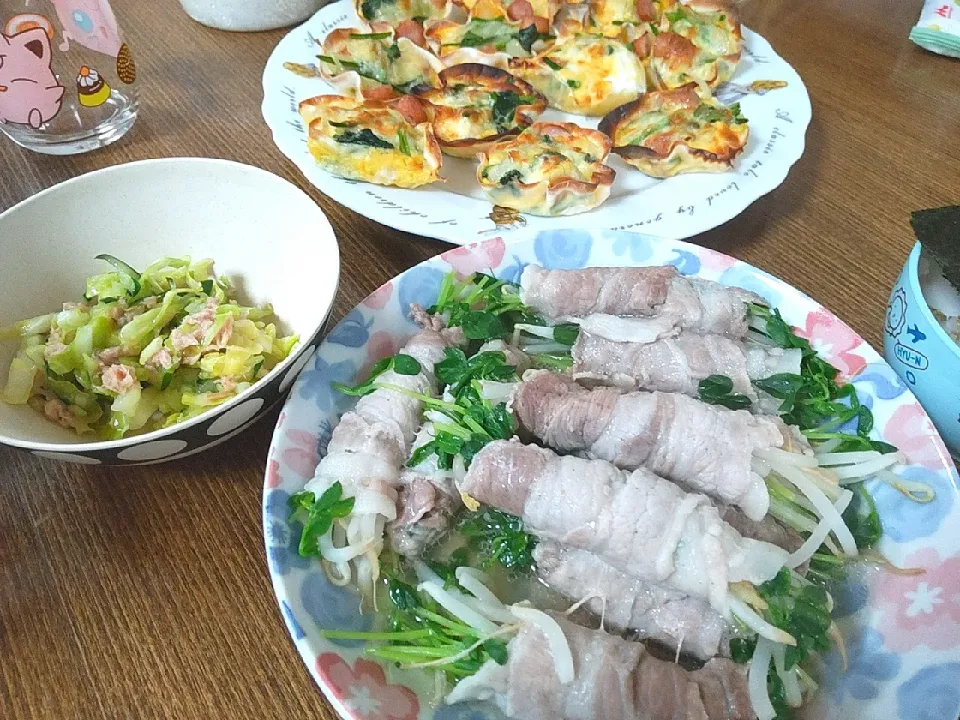 Snapdishの料理写真:豆苗ともやしの肉巻き
春キャベツとツナのナムル
餃子の皮キッシュ|尚さん