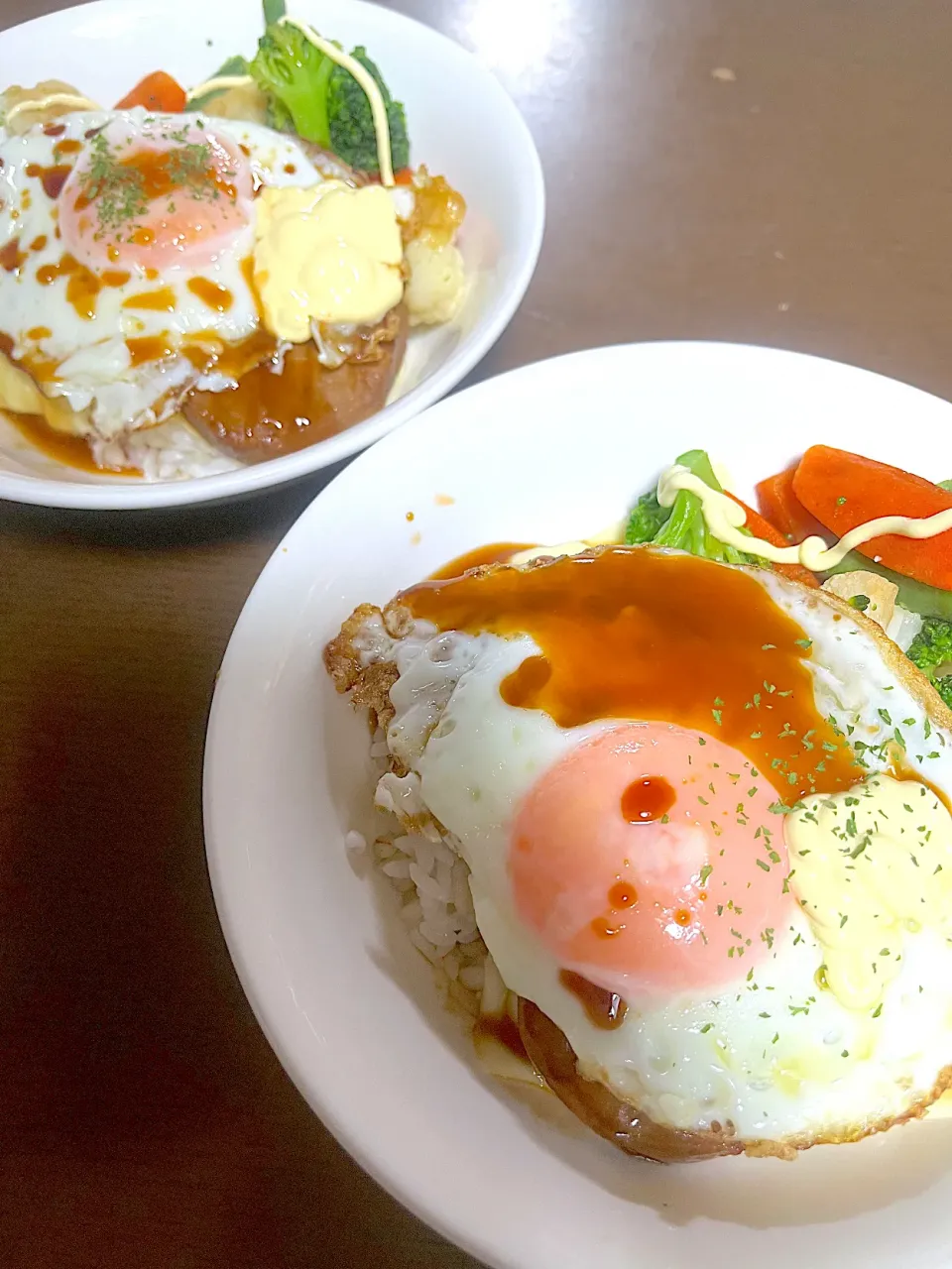 安っすいハンバーグでロコモコ丼❤︎|のぶさん