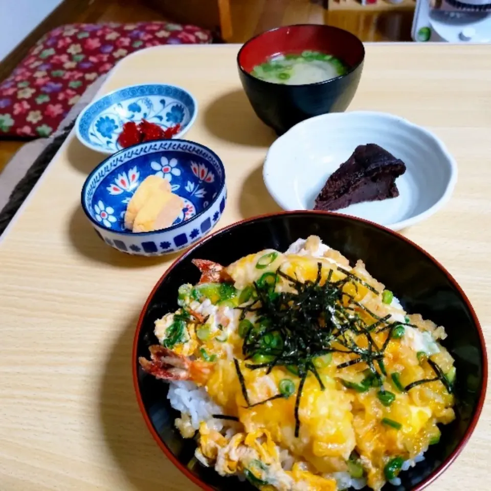 自家製天とじ丼

だし巻き玉子
厚揚げのみそ汁　麦
福神漬け
焦げてしまったガトーショコラ。

焦げたけど、焦げたほうがうまいやん!|ariyo4200さん