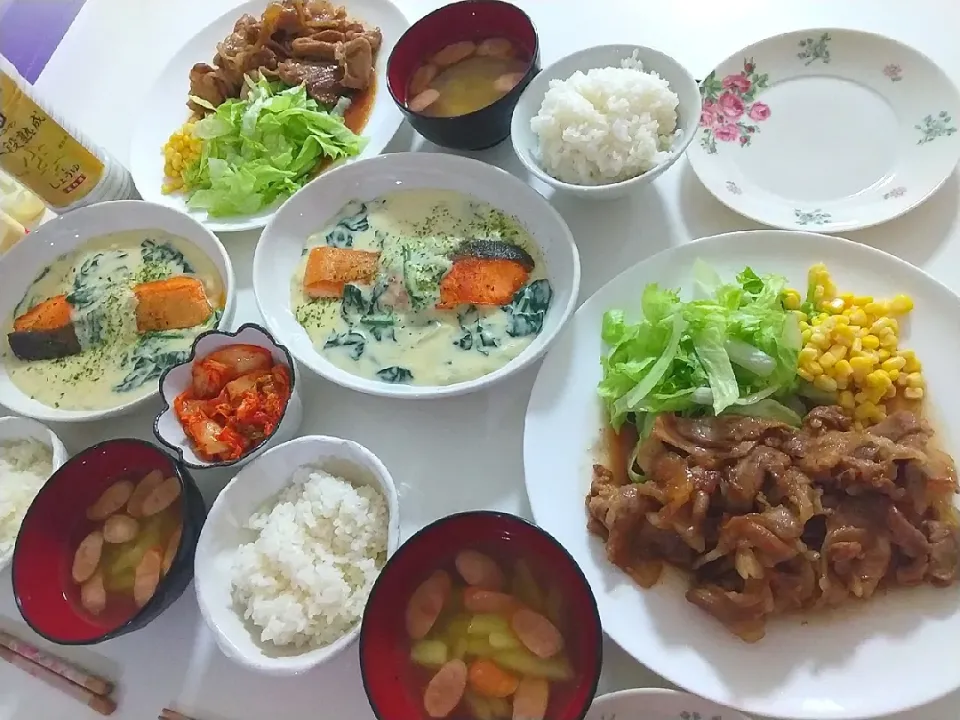 夕食(*^^*)
豚肉しょうが焼き&サラダ🥗
サーモンとほうれん草のチーズクリーム
煮
キムチ
じゃがいもとウインナーのコンソメす|プリン☆さん