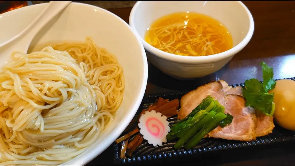 【ラーメン専門ランチ営業は
水曜と金曜だけ】
旬ダイニング 鶴田
昆布水のつけ麺 塩 (塩or醤油選択)
@赤羽5分
23054 (55,729)|大脇さん