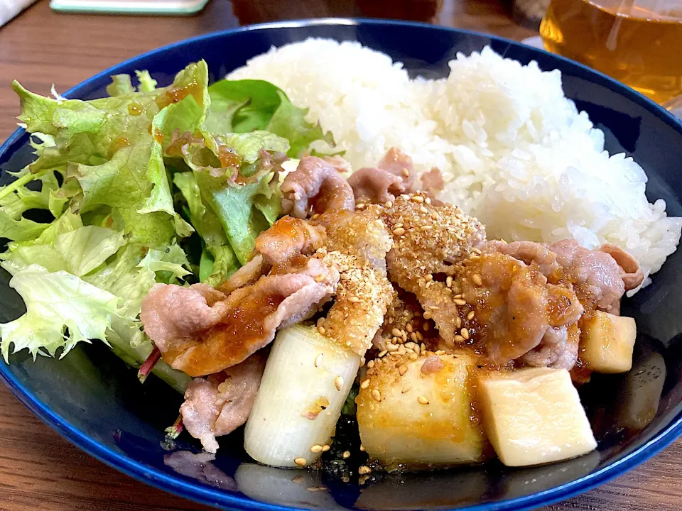 今日のランチ　お肉焼いて、ステーキ醤油と胡麻！簡単！|inoさん