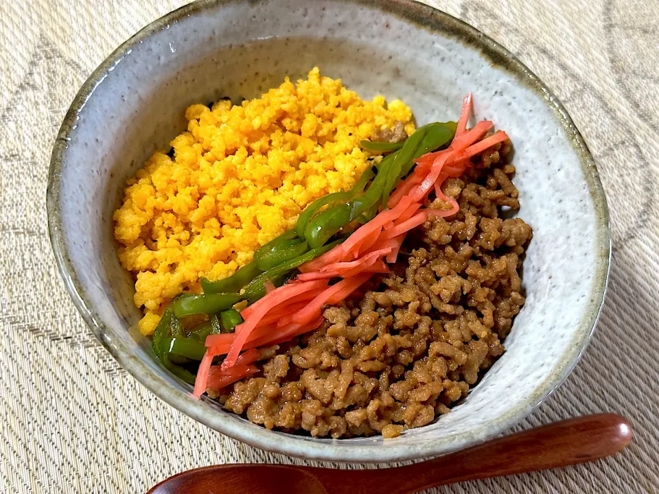 そぼろ丼|しげさんさん