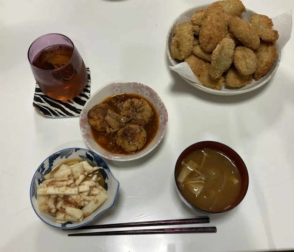 晩御飯☆長芋短冊☆おからナゲットの煮込みハンバーグ風☆鯖フライ☆みそ汁（玉葱・えのき）|Saharaさん