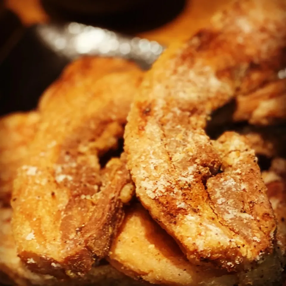 Dinner ! Dinner ! 
Crispy Deep Fried Pork Loin Strips with Hot 🥵 & Sour Sauce ! 
Steamed rice , spicy Onion Dip with Tomatoes 🍅 
#pork #tomatoes #dinner #pork|Emanuel Hayashiさん