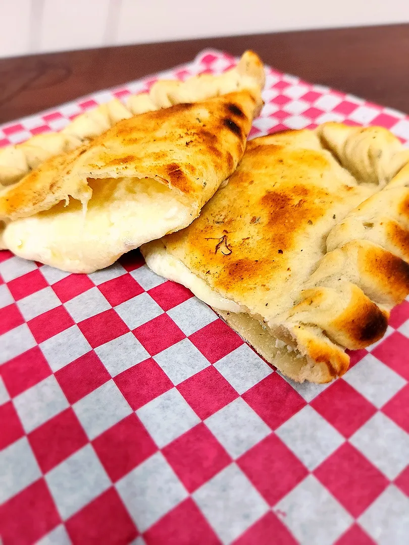 Five Cheese Calzone|Earl Pearsonさん