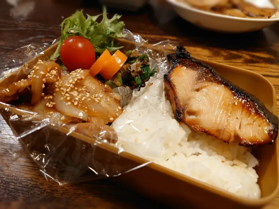 ぶりの照り焼き＆豚焼き弁当(^_^)ﾉ|しーPaPaさん