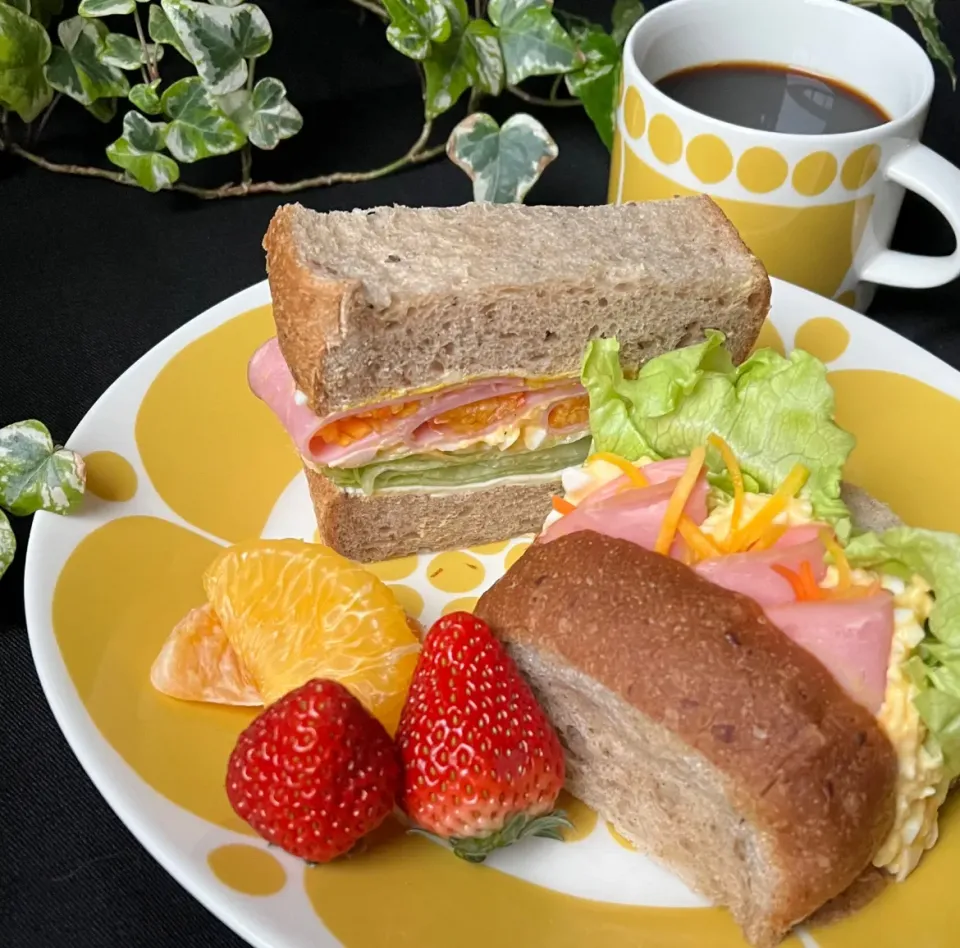 🍞玄米食パンで具沢山サンドウィッチ🥪|Hollyさん