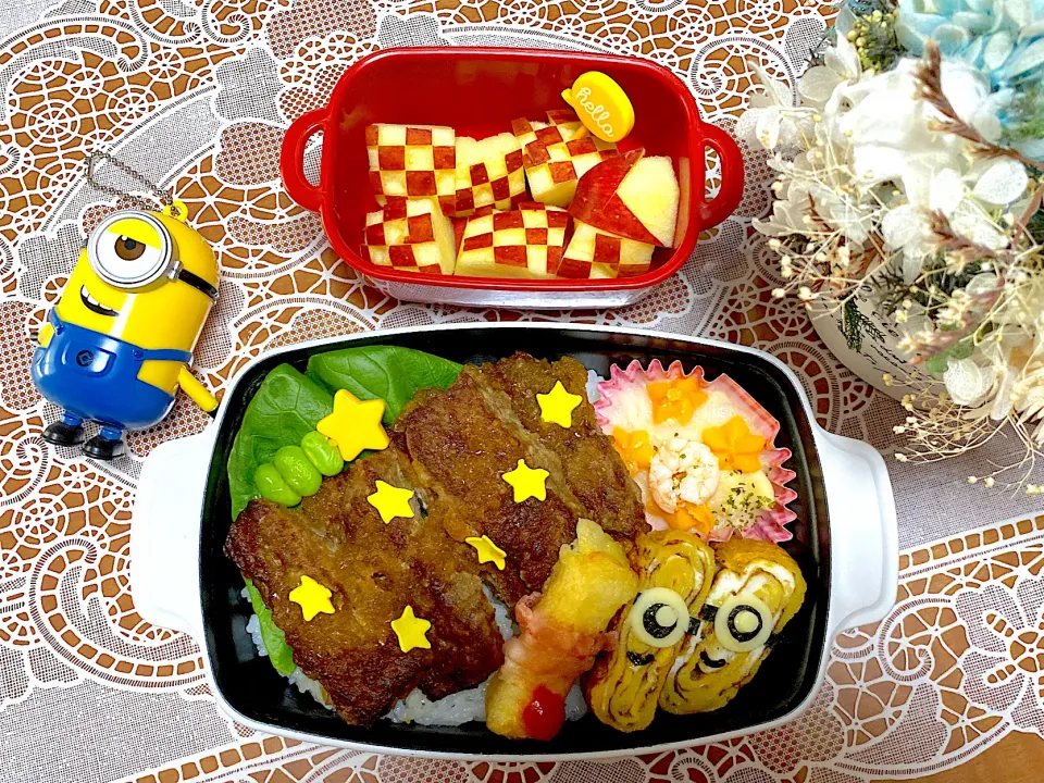 Snapdishの料理写真:2023.3.9はミニオンの卵焼き入りステーキ弁当😂|makoさん