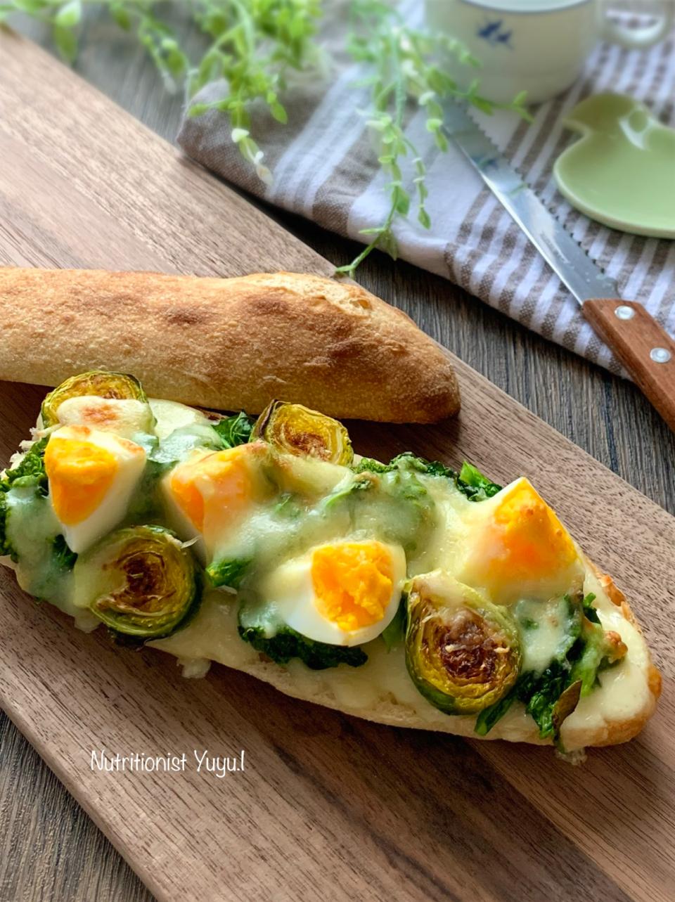 ロングパンで卵と春野菜のチーズ焼き